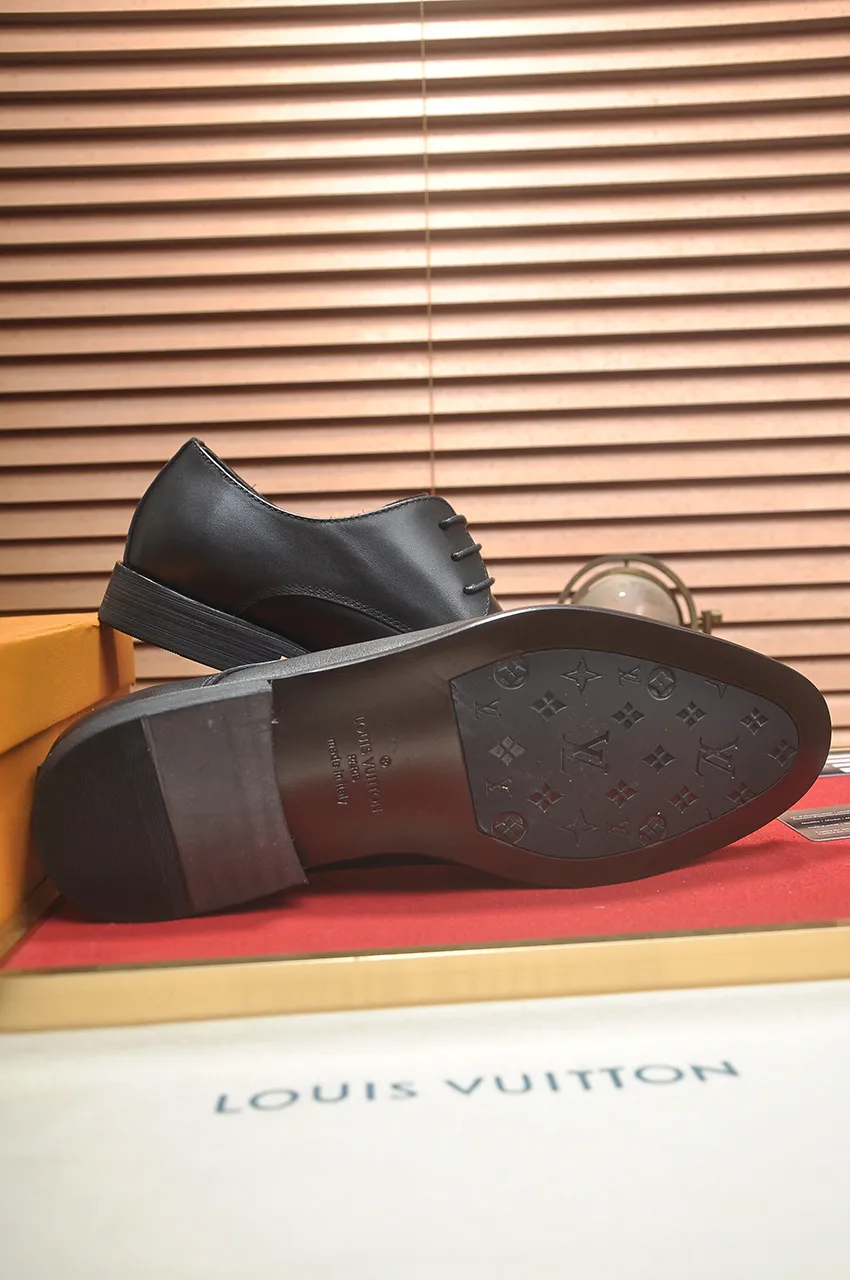 Men's men's shoes 💰540💶 [LV] (original single cowhide lining) 🍀LV's latest genuine leather business suit shoes are launched simultaneously on the official website. The first-layer cowhide imported from Italy is made of heavy gold, 💥official website 1:1 rubber outsole. Versatile to wear, high-end without losing class, and the color combination is extraordinary. This four-season style is alluring when worn on your feet, showing off your big-name flair. Standard code 38-45 (45 customized)